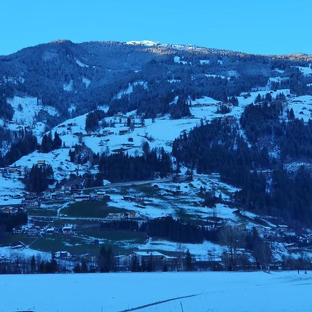 Ferienwohnung Kroell Zell am Ziller Bilik gambar